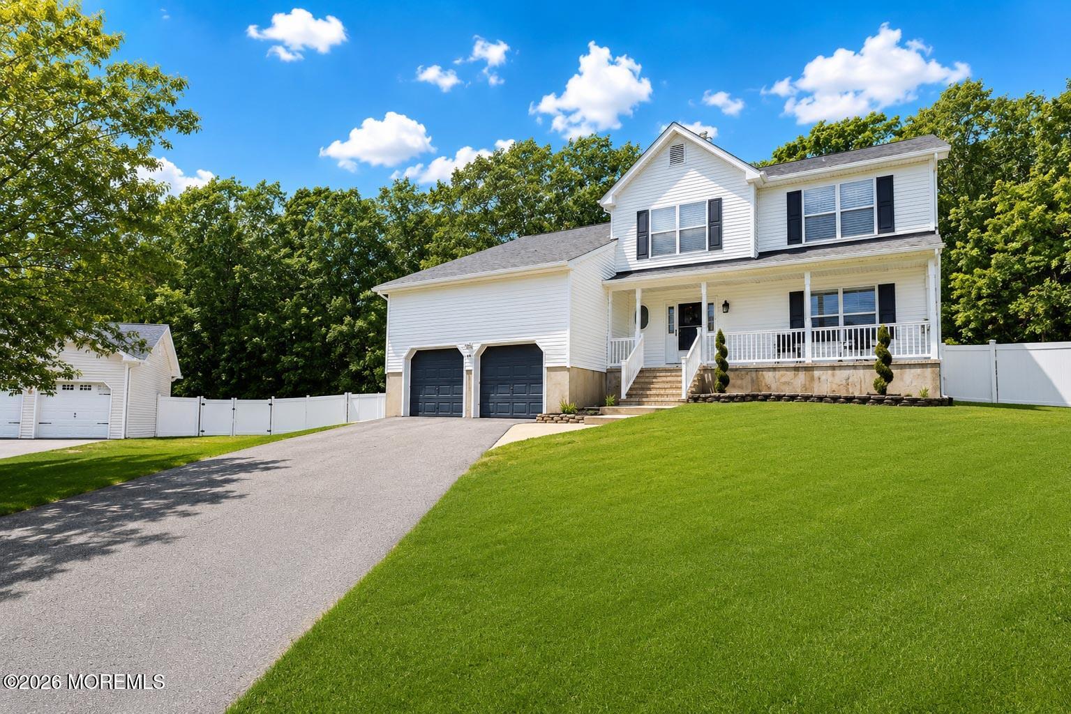 144 Lakeview Court