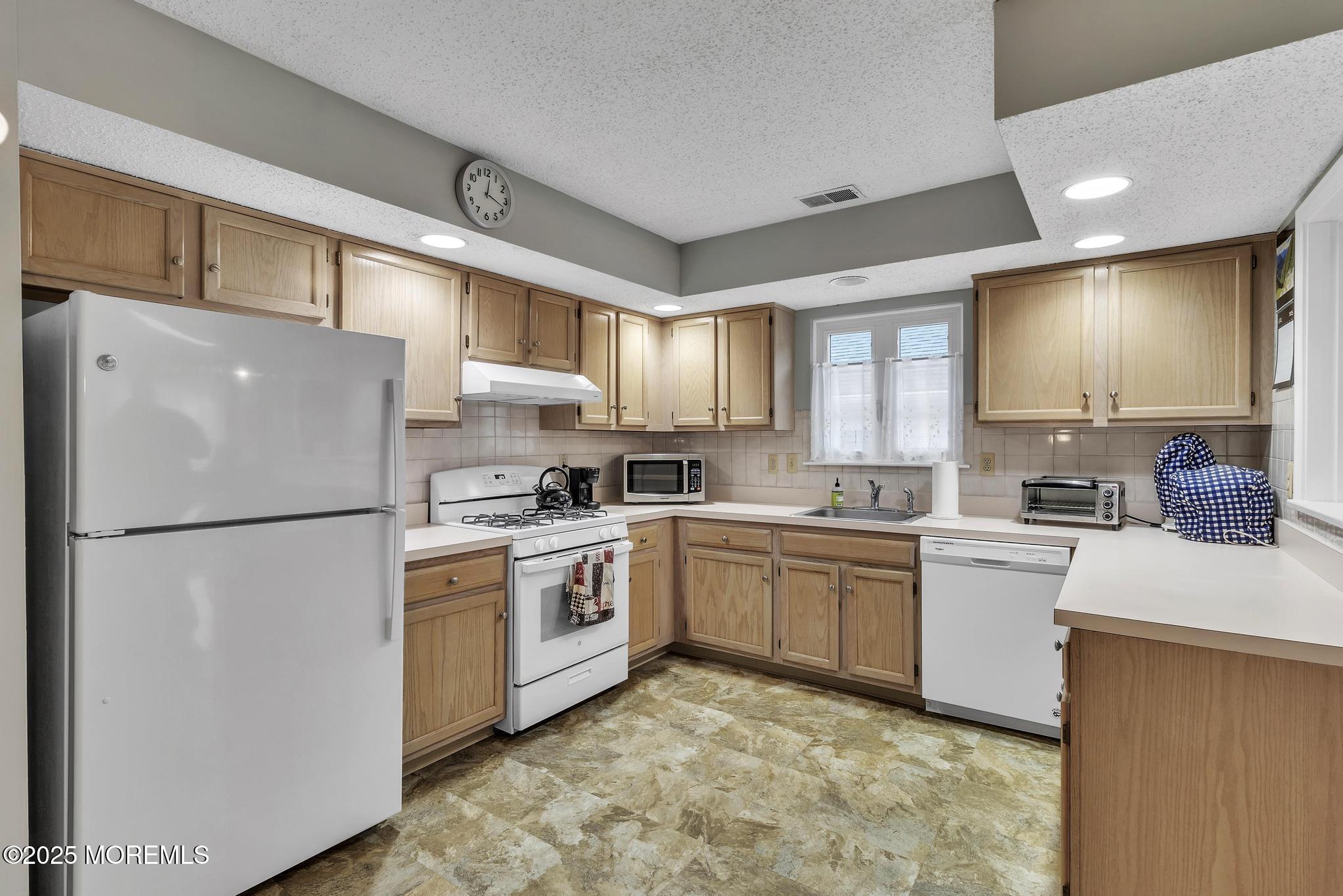 10 Mayapple Drive, Brick, New Jersey image 43