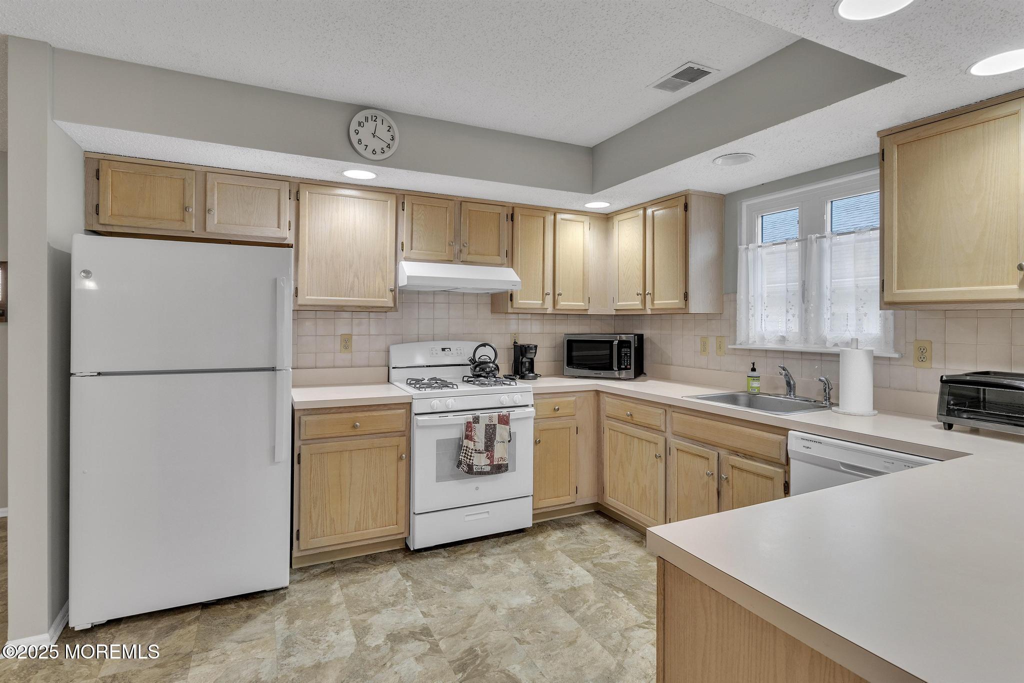 10 Mayapple Drive, Brick, New Jersey image 46