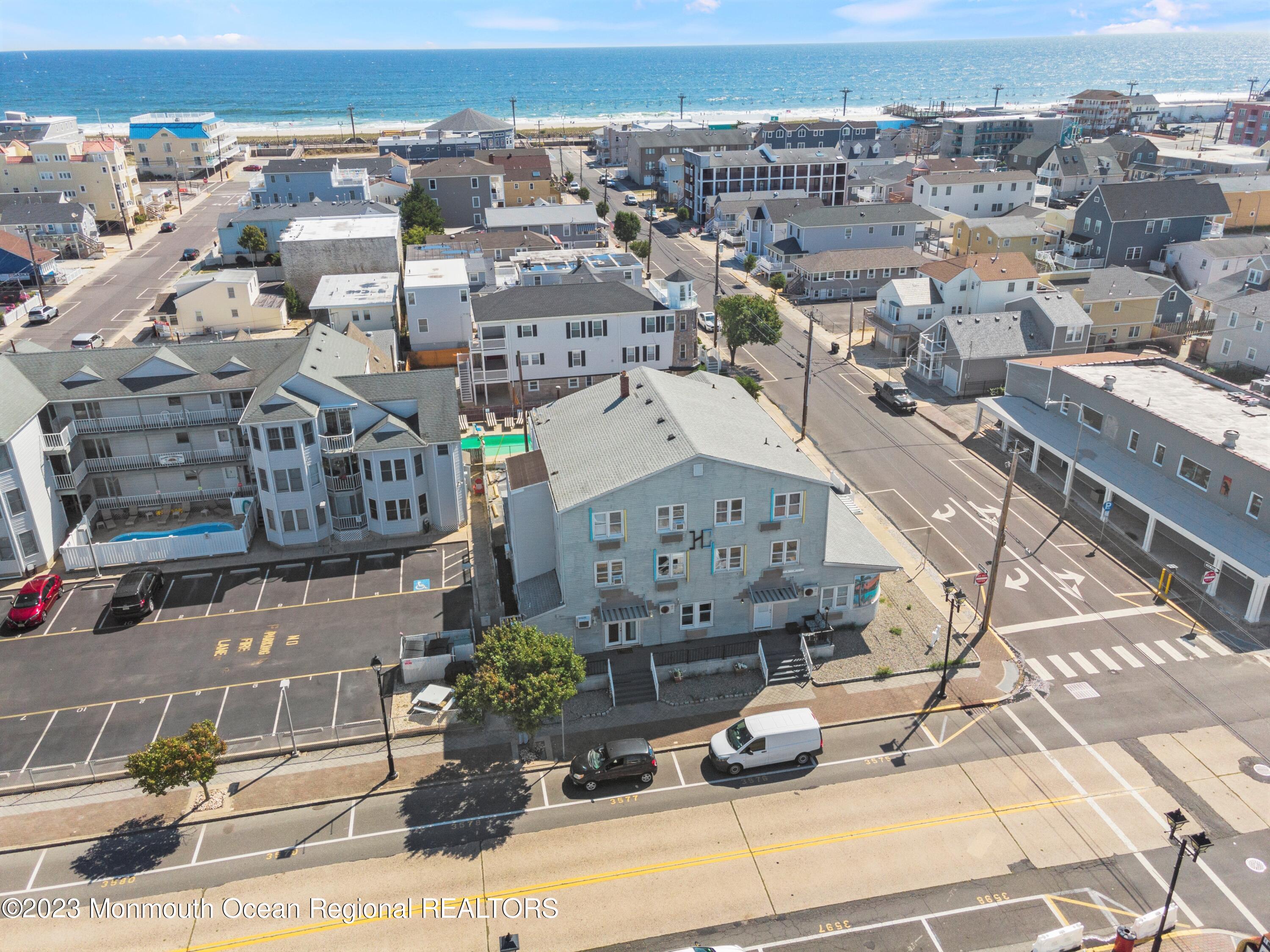 1402 Boulevard
