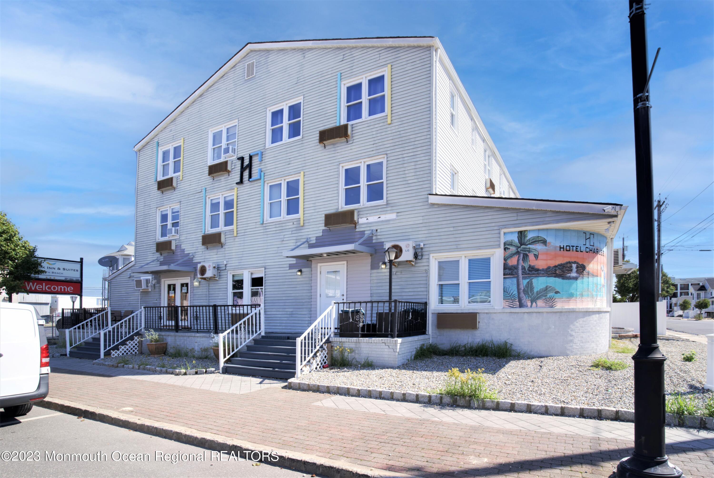 1402 Boulevard
