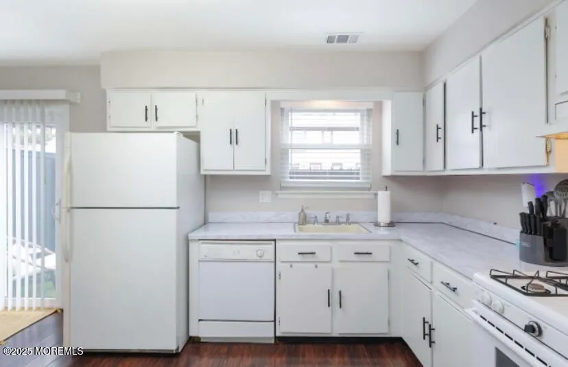 Brick, New Jersey 08724, United States, 3 Bedrooms Bedrooms, ,2 BathroomsBathrooms,Residential,Pending,24217