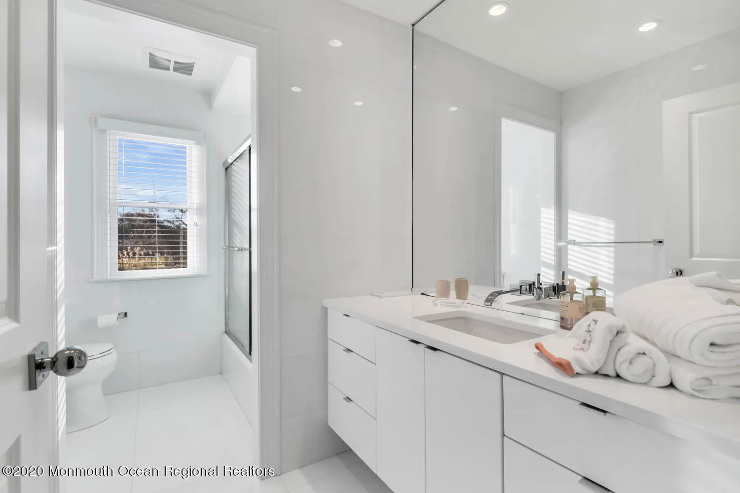 Rumson, New Jersey 07760, United States, 4 Bedrooms Bedrooms, ,4 BathroomsBathrooms,Residential,Active,197426