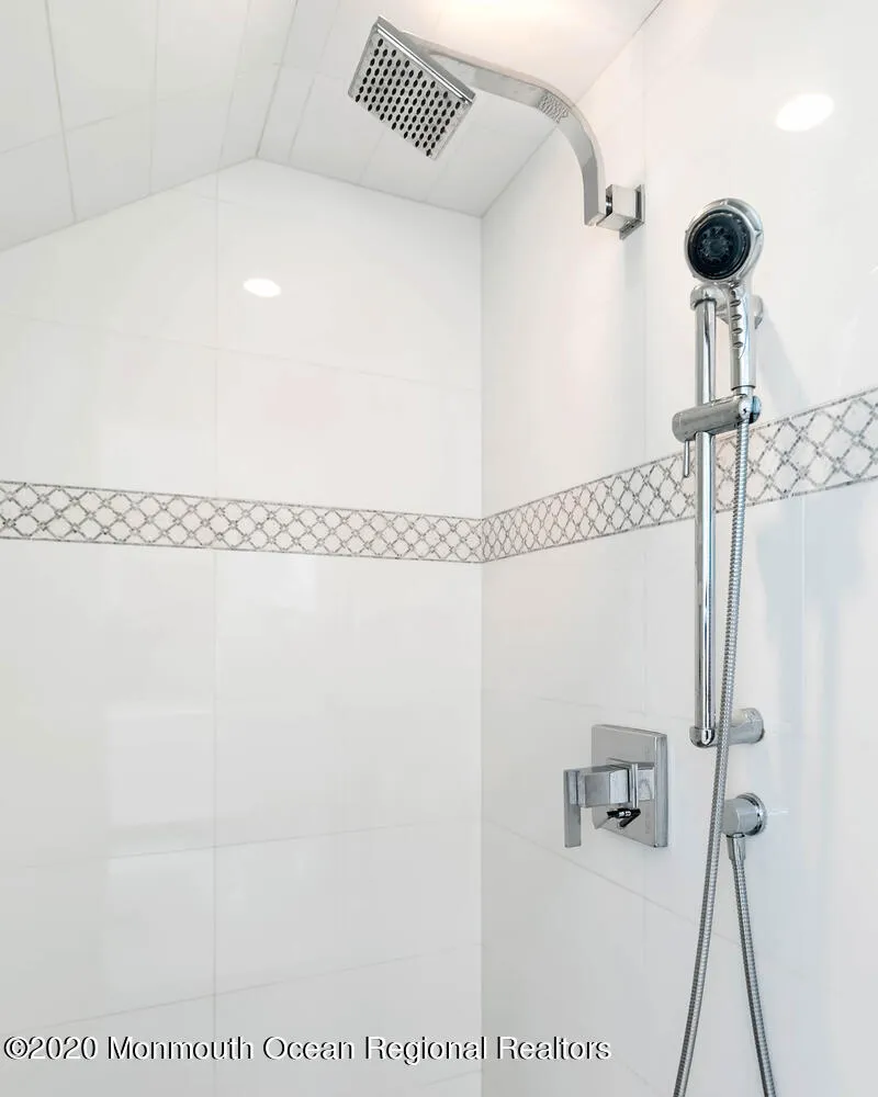 Rumson, New Jersey 07760, United States, 4 Bedrooms Bedrooms, ,4 BathroomsBathrooms,Residential,Active,197426