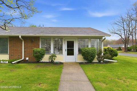 Condo For Sale - 212D Huntington Drive #D<br/> Ocean County, Lakewood, NJ 08701