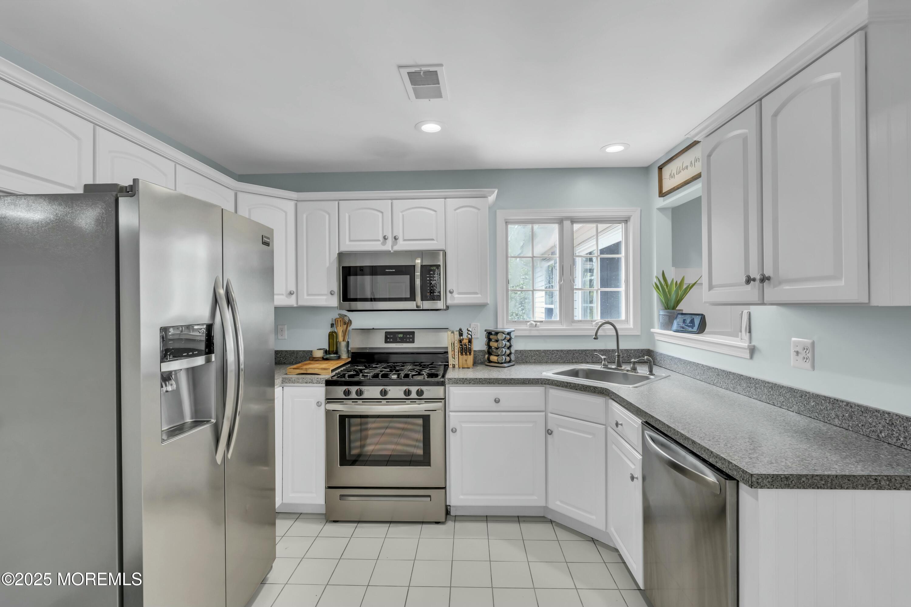 18 Carmen Place, Red Bank, New Jersey image 25