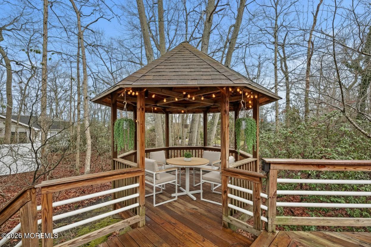 12 White Oak Lane