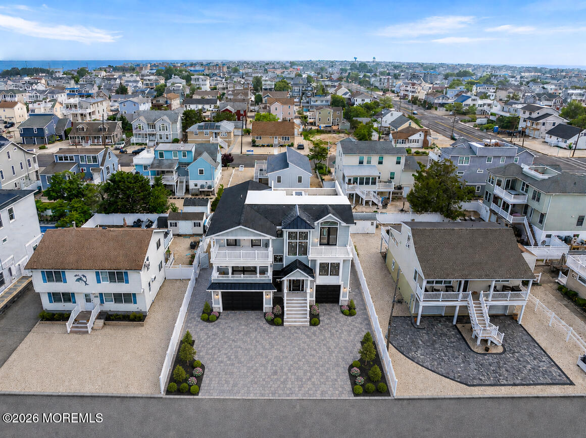309 W 16th Street