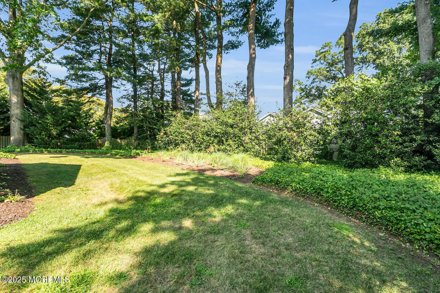 Fair Haven, New Jersey 07704, United States, 3 Bedrooms Bedrooms, ,2 BathroomsBathrooms,Residential,Active,196050