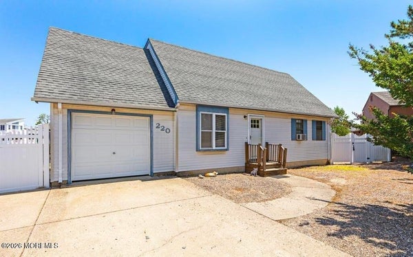 220 CATHERINE LN, MANAHAWKIN, NJ 08050 - Image d1da8506c19f316d15c8f19a7adde85e/385549754