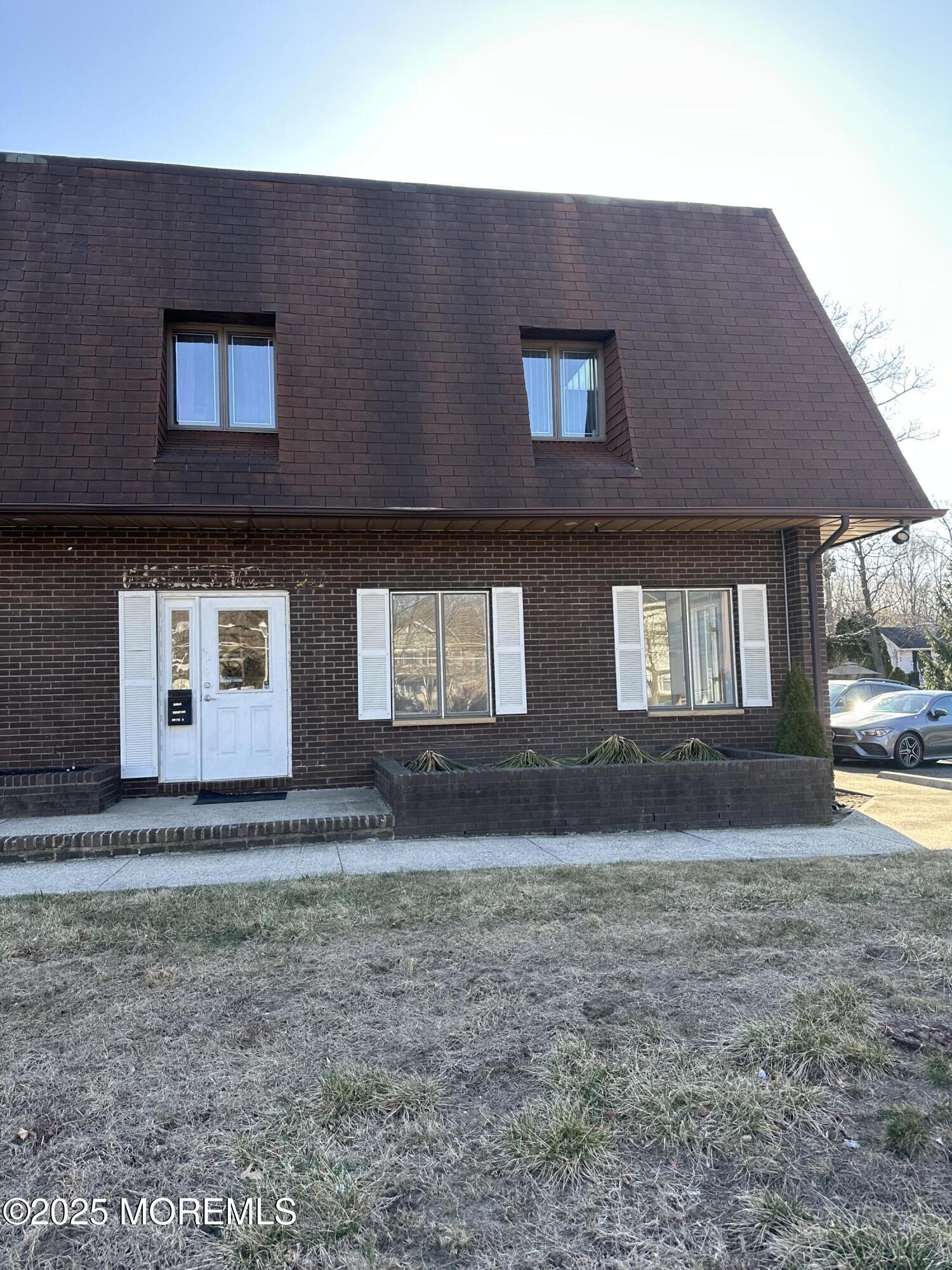 77 Memorial Parkway 3