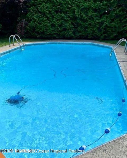 19 Peachtree Road Oakhurst NJ 07755