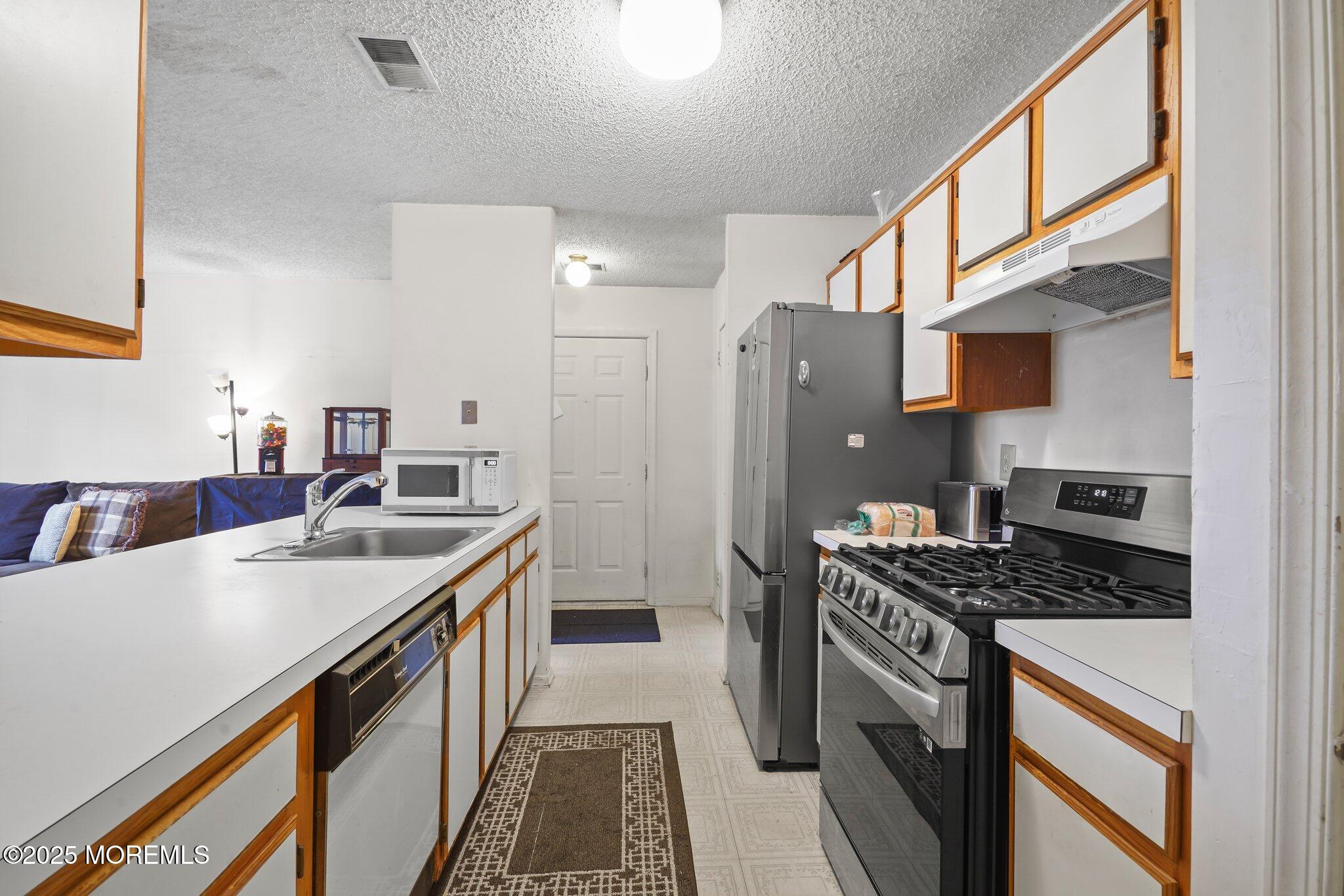 105 Des Moines Court, Tinton Falls, New Jersey image 10