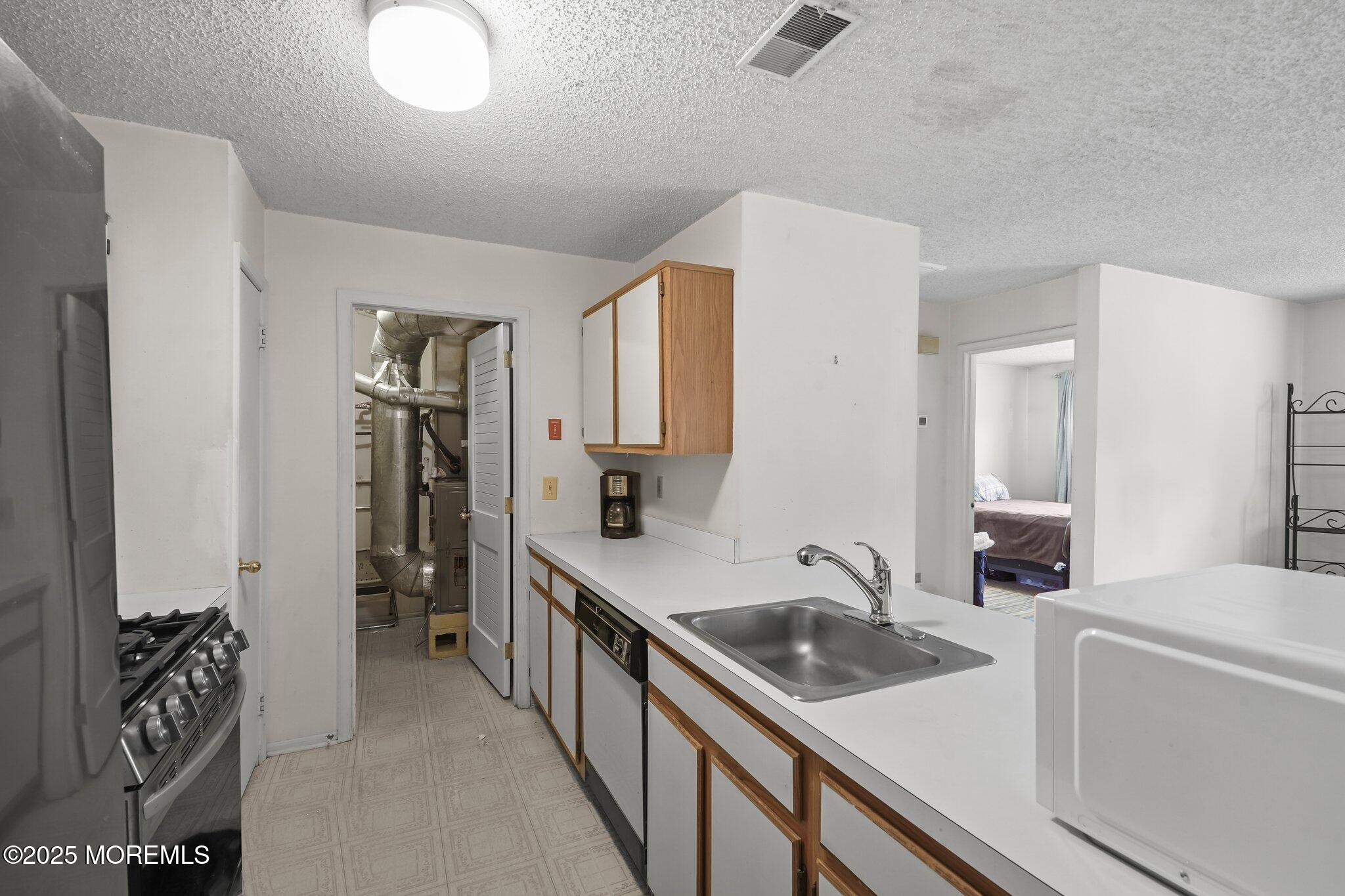 105 Des Moines Court, Tinton Falls, New Jersey image 8