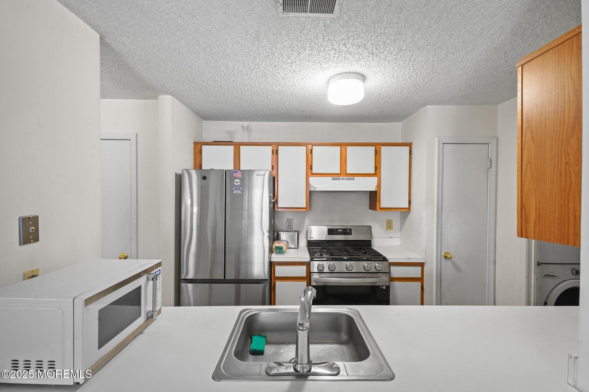 105 Des Moines Court, Tinton Falls, New Jersey image 7