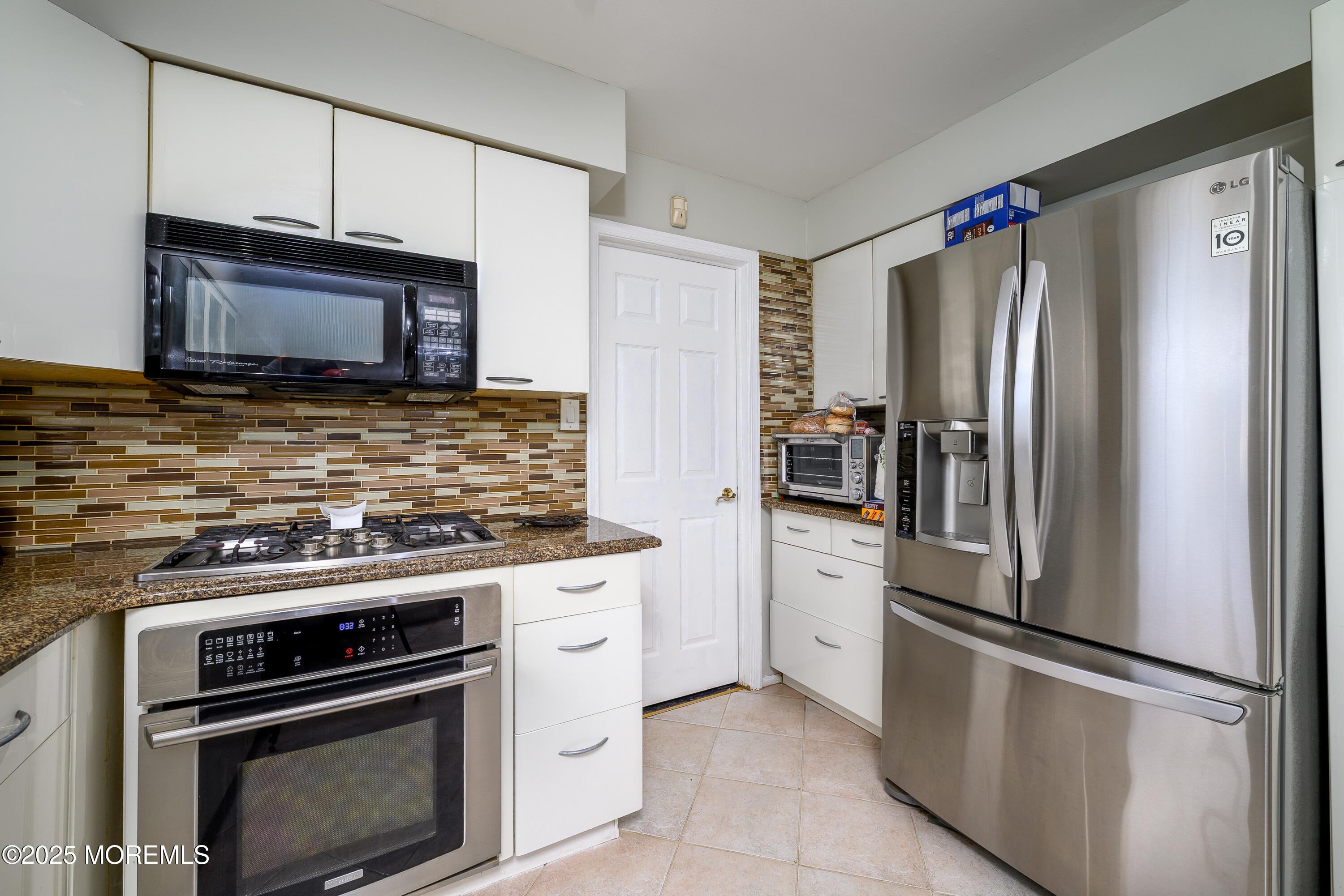 8 Cypress Lane, Marlboro, New Jersey image 4