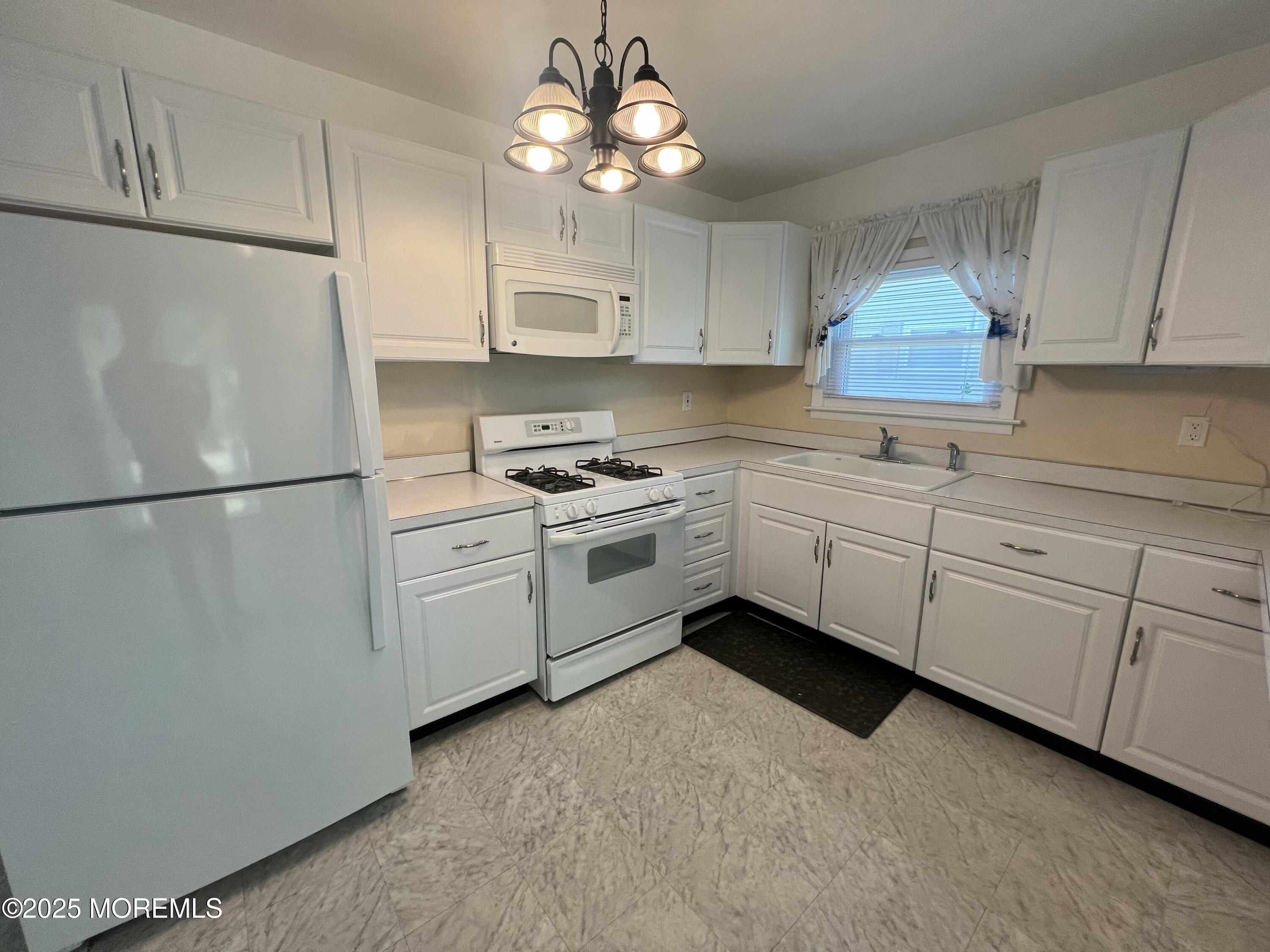 186 Charlotteville Drive, Toms River, New Jersey image 5