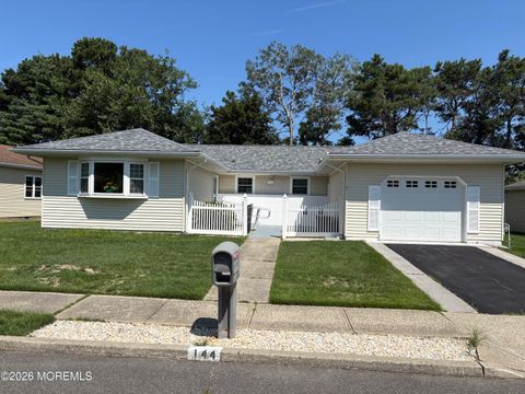 Homes For Sale - 144 Freeport Boulevard<br/> Toms River, NJ 08757