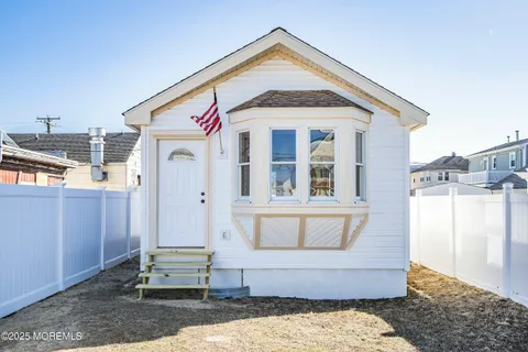 MLS: 22506355