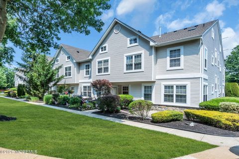Condo For Sale - 21 Forrest Court<br/> Tinton Falls, NJ 07753