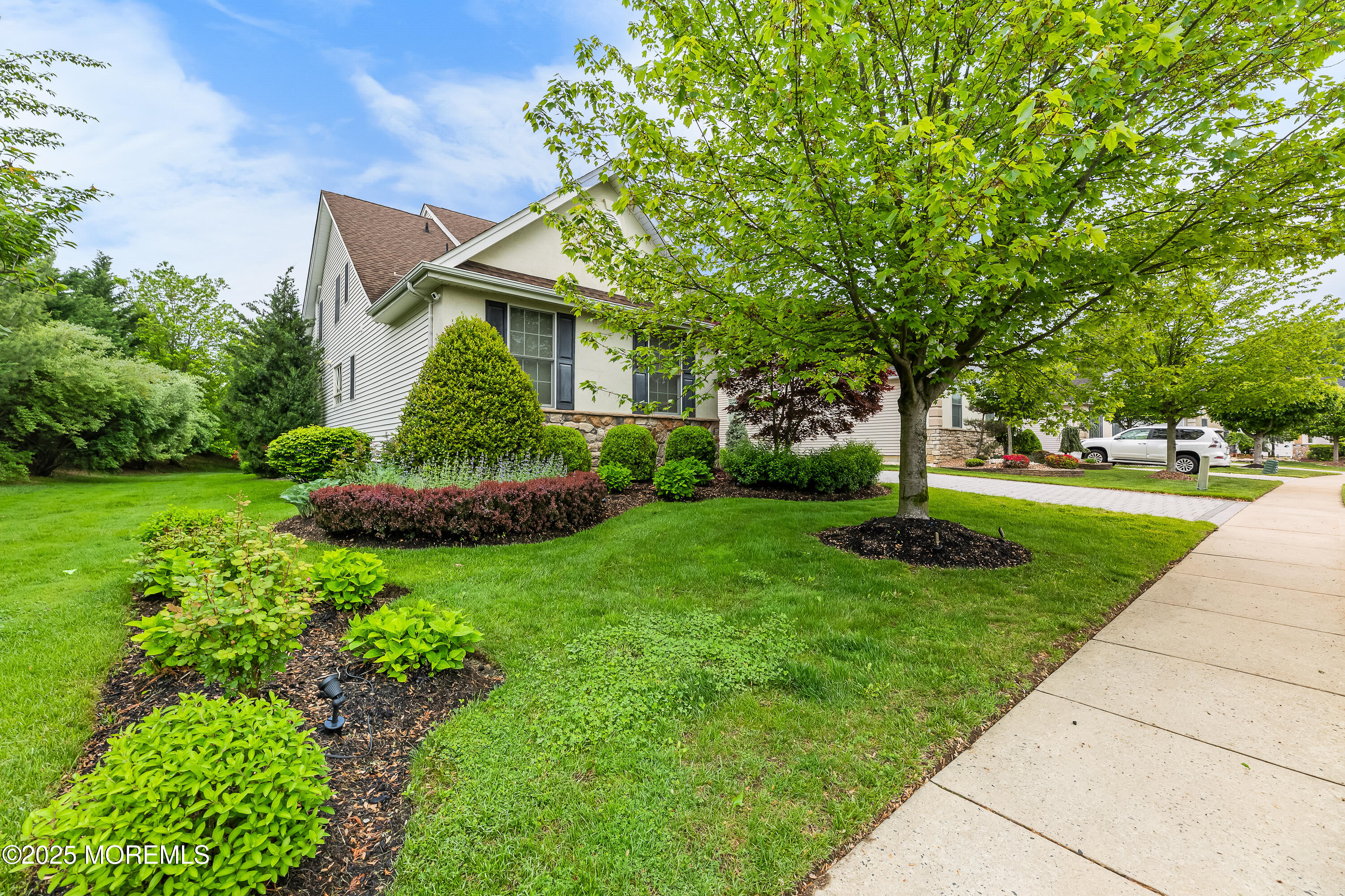 61 E Parsonage Way