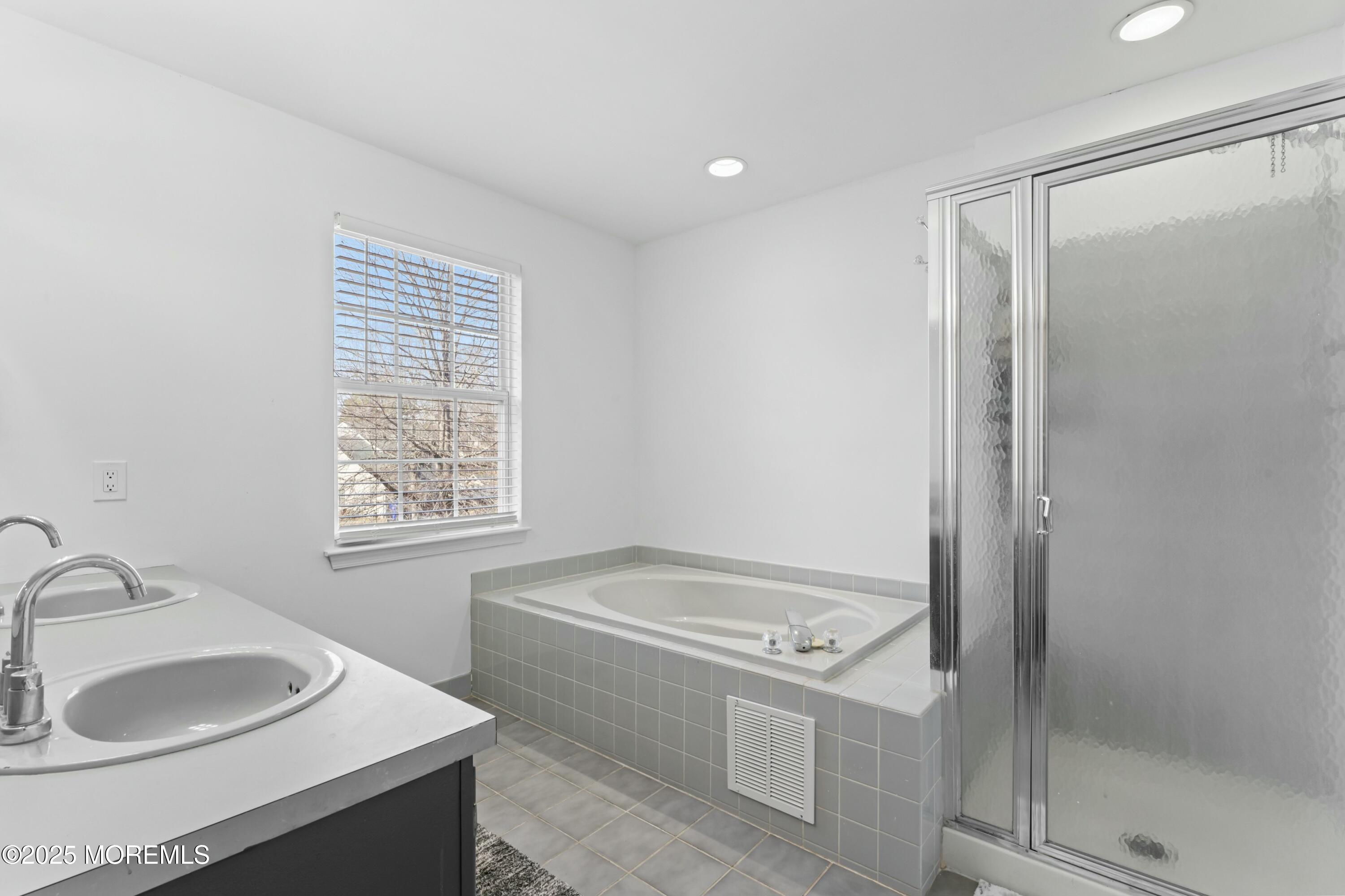 221 Kelly Lynn Lane, Brick, New Jersey image 39