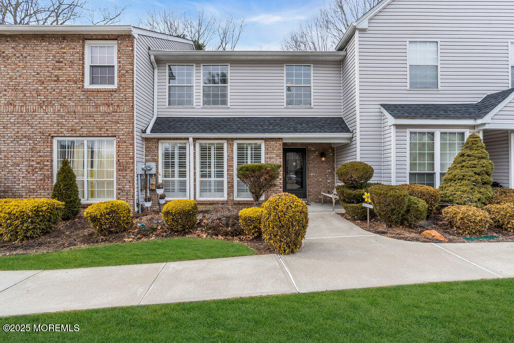 84 Foxwood Place, Morganville, New Jersey image 2