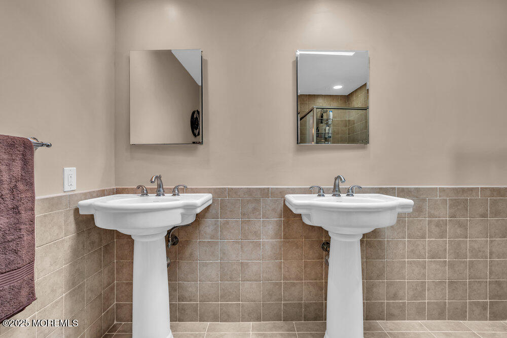 84 Foxwood Place, Morganville, New Jersey image 34