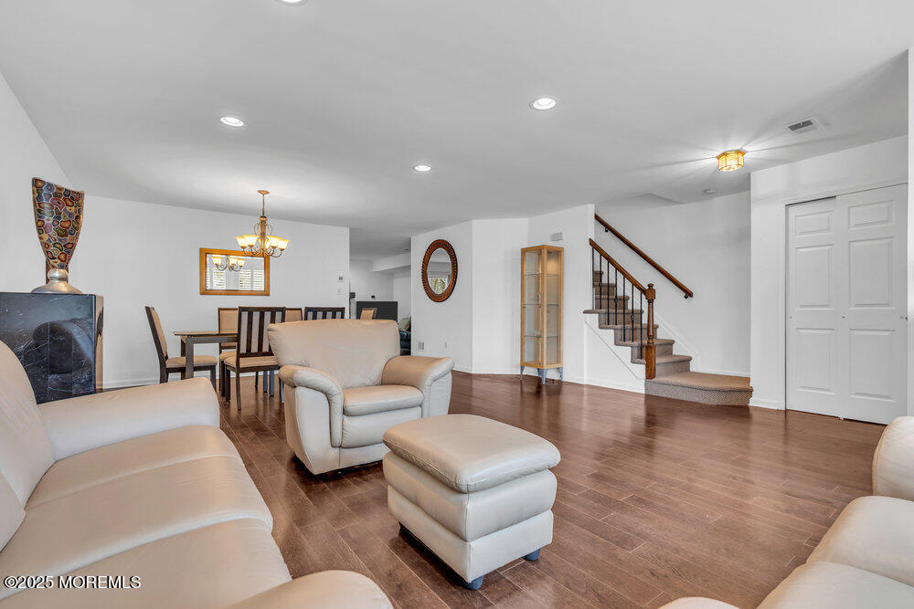 84 Foxwood Place, Morganville, New Jersey image 9