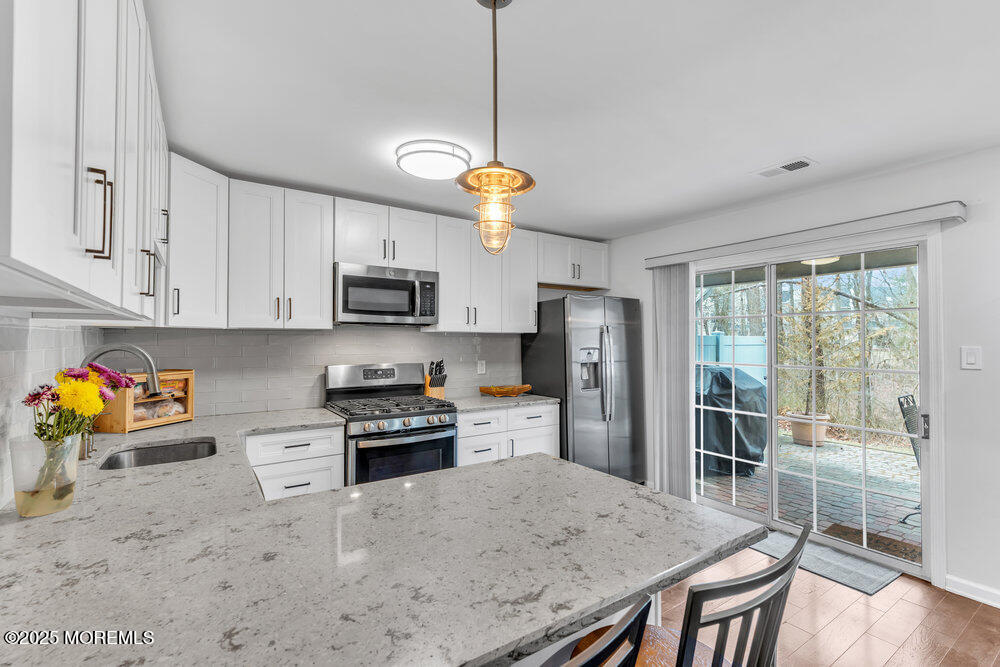 84 Foxwood Place, Morganville, New Jersey image 22