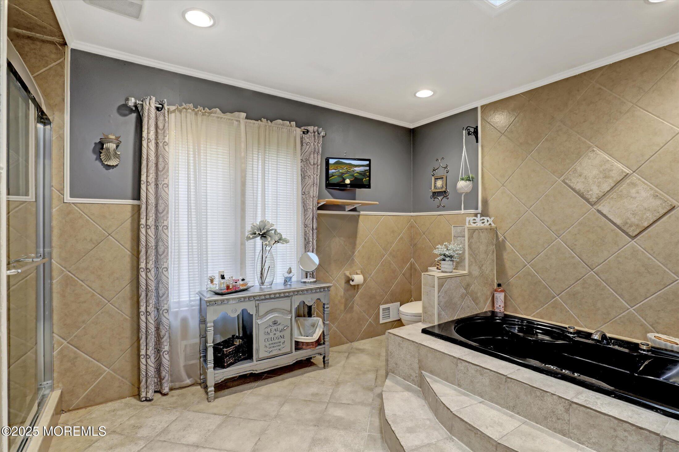 22 Cloverleaf Drive, Marlboro, New Jersey image 19