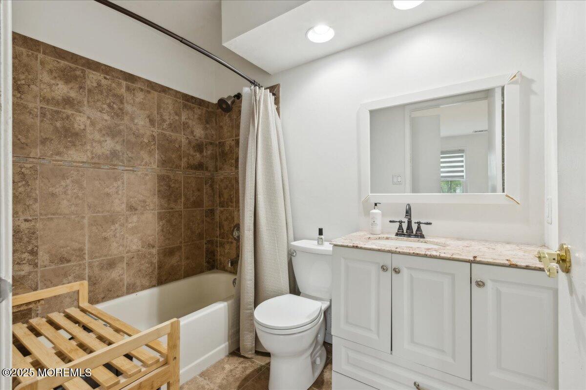30 Chinkaberry Court, Howell, New Jersey image 13