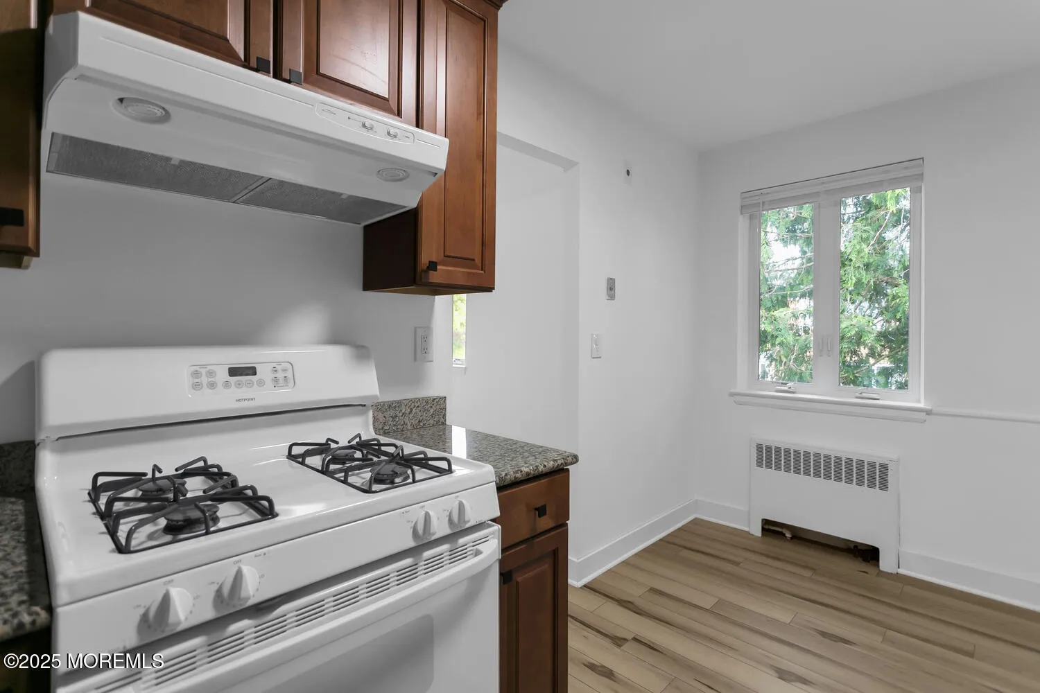 Red Bank, New Jersey 07701, United States, 2 Bedrooms Bedrooms, ,1 BathroomBathrooms,Residential,Pending,131073