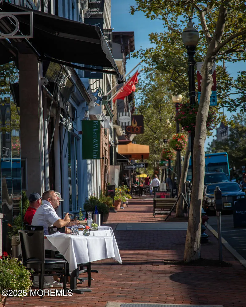 Red Bank, New Jersey 07701, United States, 2 Bedrooms Bedrooms, ,1 BathroomBathrooms,Residential,Pending,131073