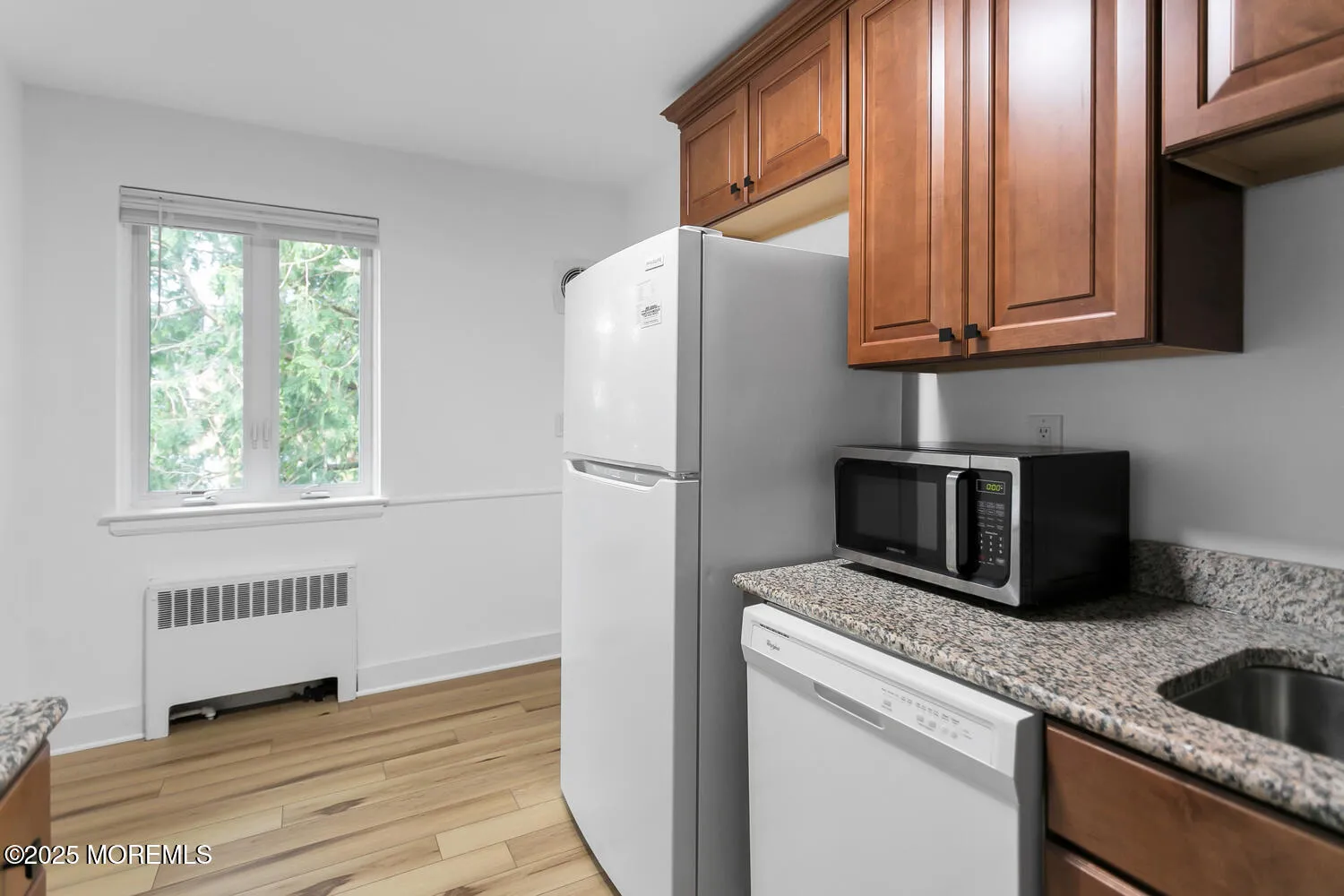 Red Bank, New Jersey 07701, United States, 2 Bedrooms Bedrooms, ,1 BathroomBathrooms,Residential,Pending,131073