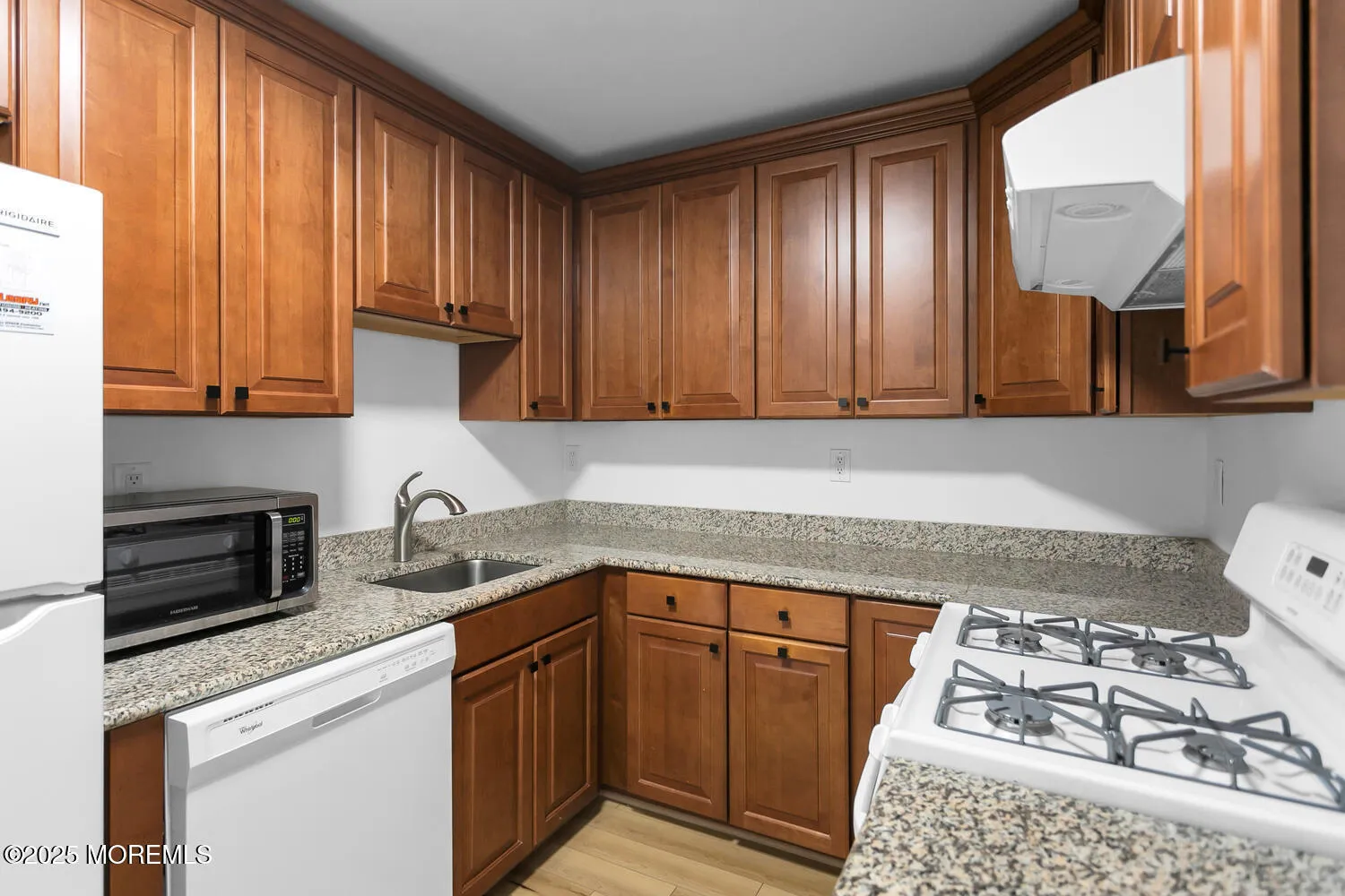 Red Bank, New Jersey 07701, United States, 2 Bedrooms Bedrooms, ,1 BathroomBathrooms,Residential,Pending,131073