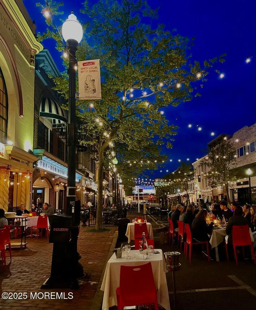 Red Bank, New Jersey 07701, United States, 2 Bedrooms Bedrooms, ,1 BathroomBathrooms,Residential,Pending,131073