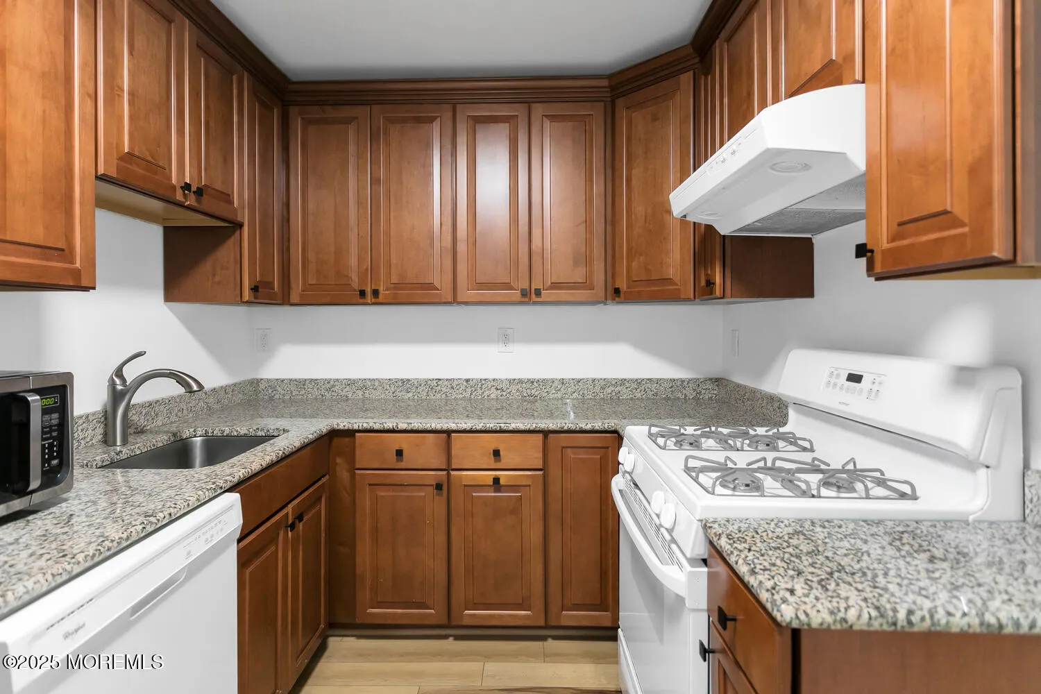 Red Bank, New Jersey 07701, United States, 2 Bedrooms Bedrooms, ,1 BathroomBathrooms,Residential,Pending,131073