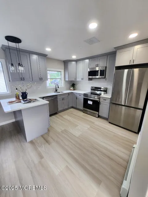 MLS: 22513994
