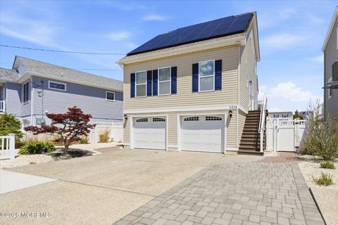 Homes For Sale - 1254 Paul Boulevard<br/> Manahawkin, NJ 08050