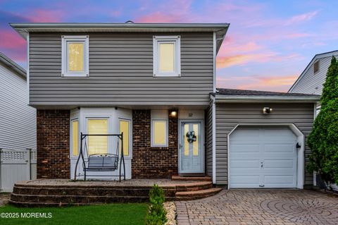 Photo of 22 Tanbark Drive, Parlin, NJ 08859 (MLS # 22531253)