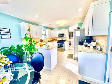 Homes For Sale - 16 Round Valley Court<br/> Lakewood, NJ 08701