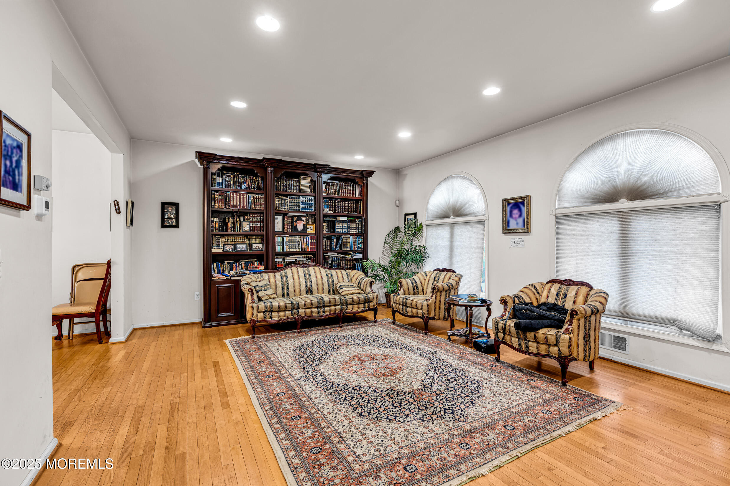 402 Twin Oaks Drive, Lakewood, New Jersey image 8