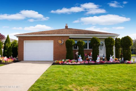 Homes For Sale - 1 Miramar Court<br/> Ocean County, Toms River, NJ 08757