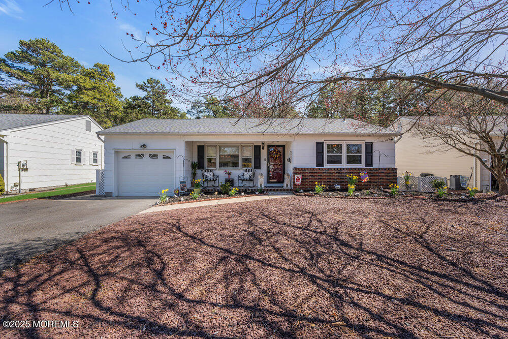 72 Millbrook Drive, Toms River, New Jersey image 4