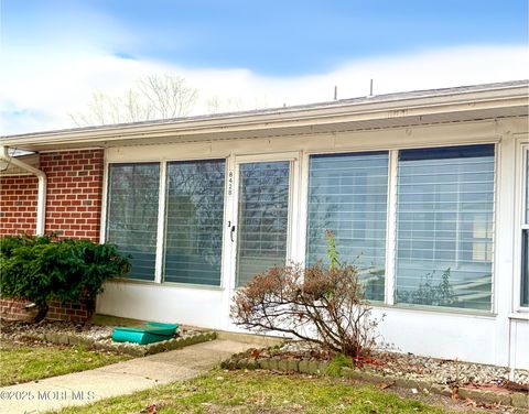 842B Inverness Court Lakewood NJ 08701