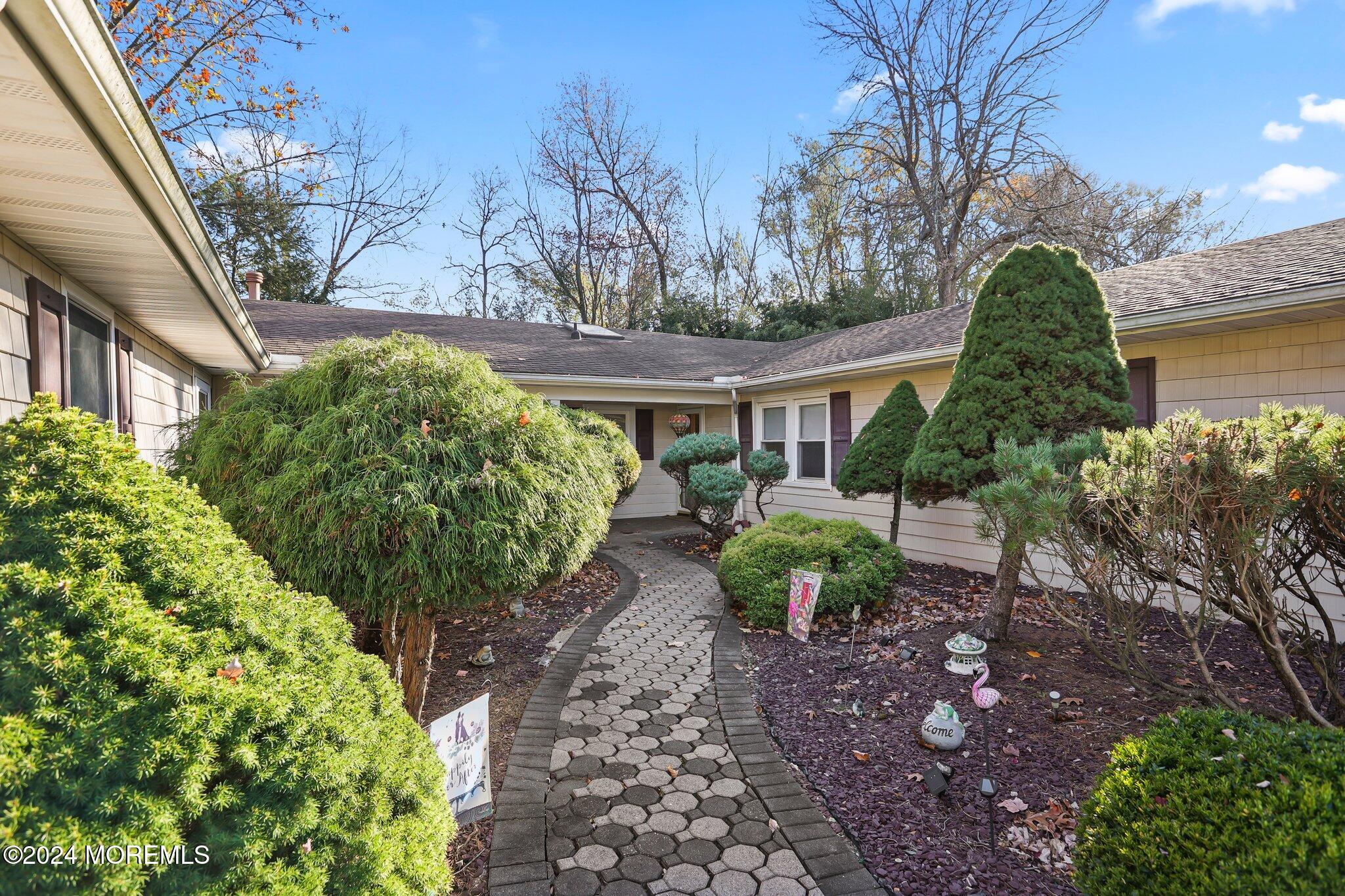 25 Chamber Lane, Manalapan, New Jersey image 37