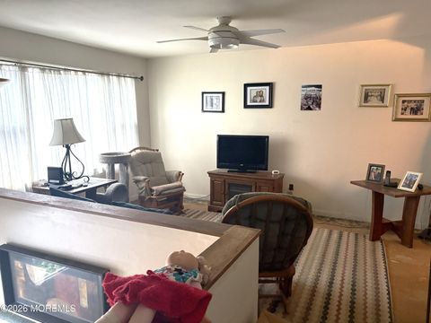 Homes For Sale - 5 Beacon Terrace<br/> Keansburg, NJ 07734