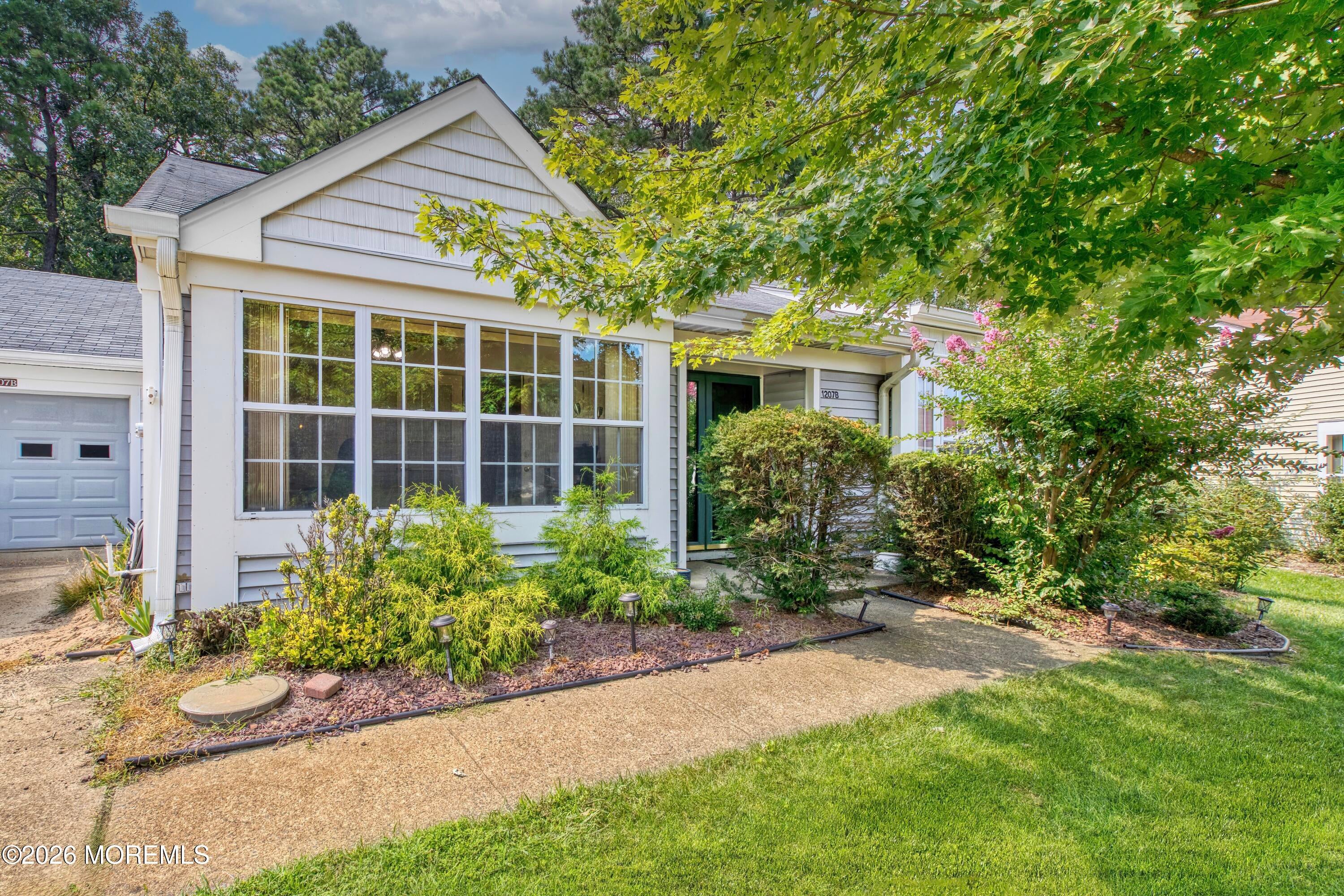 1207B Thornbury Lane