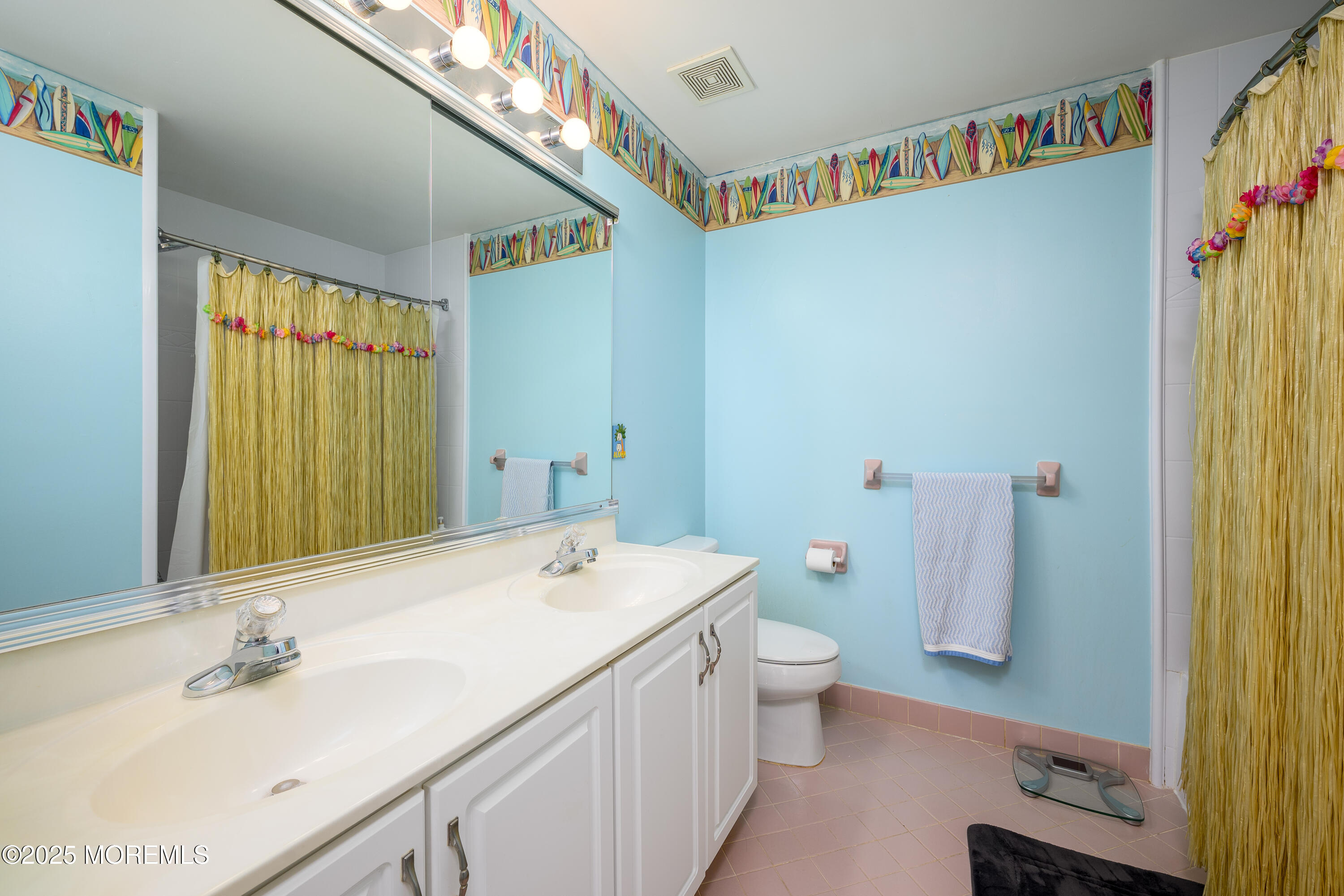 291 Round Hill Drive, Freehold, New Jersey image 38